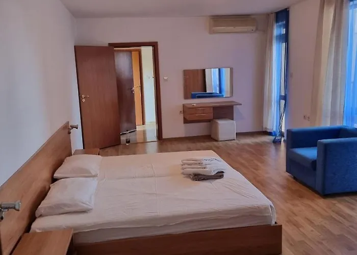 трёхкомнатная Апартаменты *