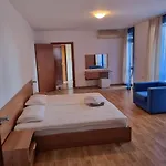 трёхкомнатная Apartament *