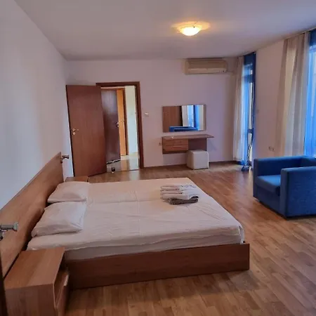 трёхкомнатная Apartment *