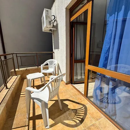 трёхкомнатная *