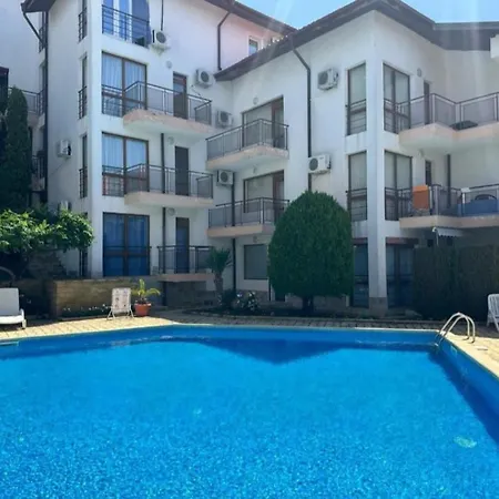 трёхкомнатная Apartment *